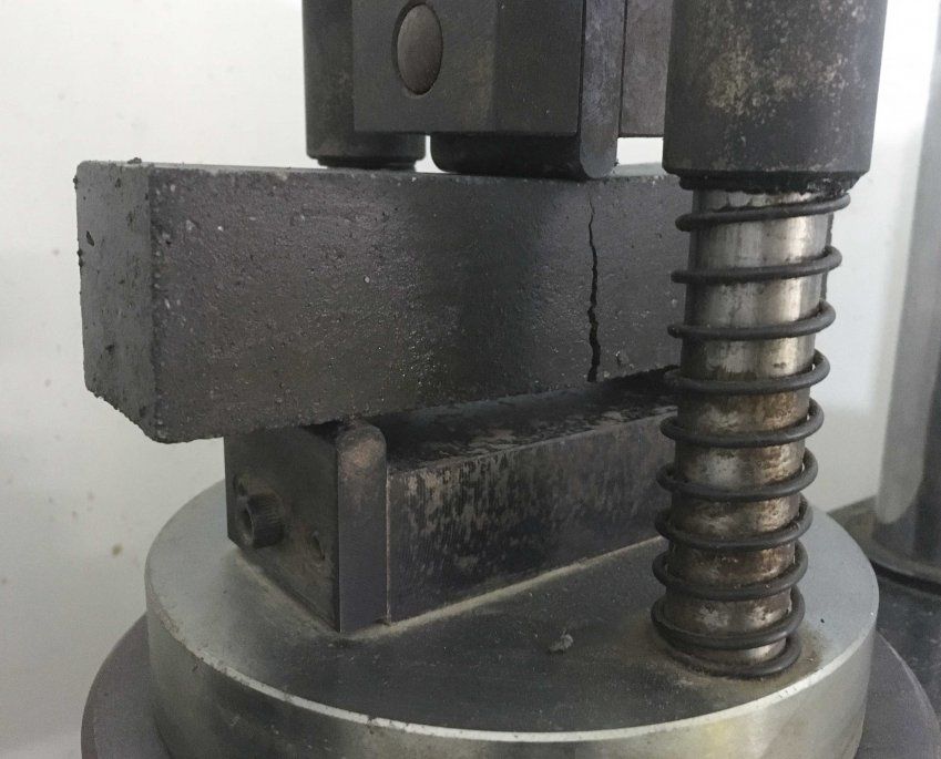 Ensayos de compresión y flexión de cementos